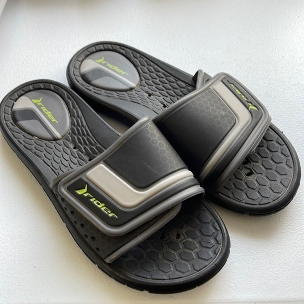 Rider women’s slip on sandals size 11